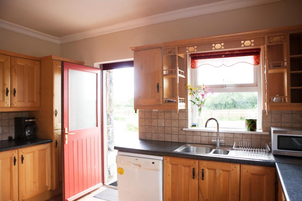 Villa Inviting 4-Bed House In Strokestown Exterior foto