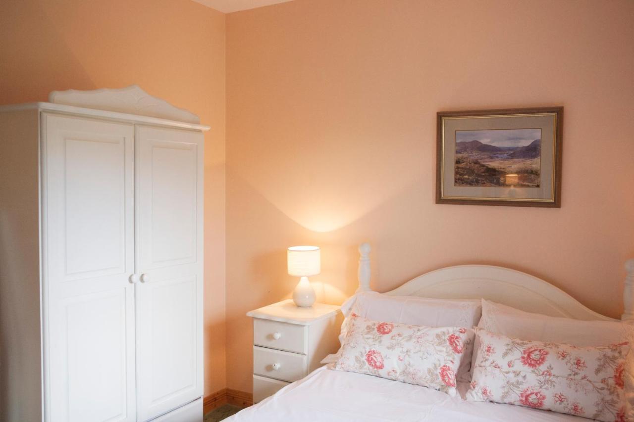 Villa Inviting 4-Bed House In Strokestown Exterior foto