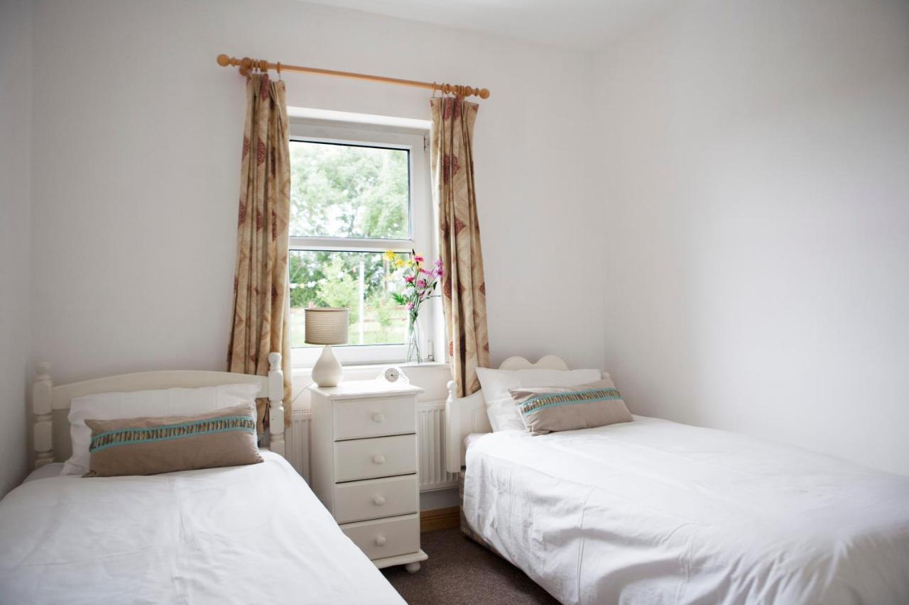 Villa Inviting 4-Bed House In Strokestown Exterior foto