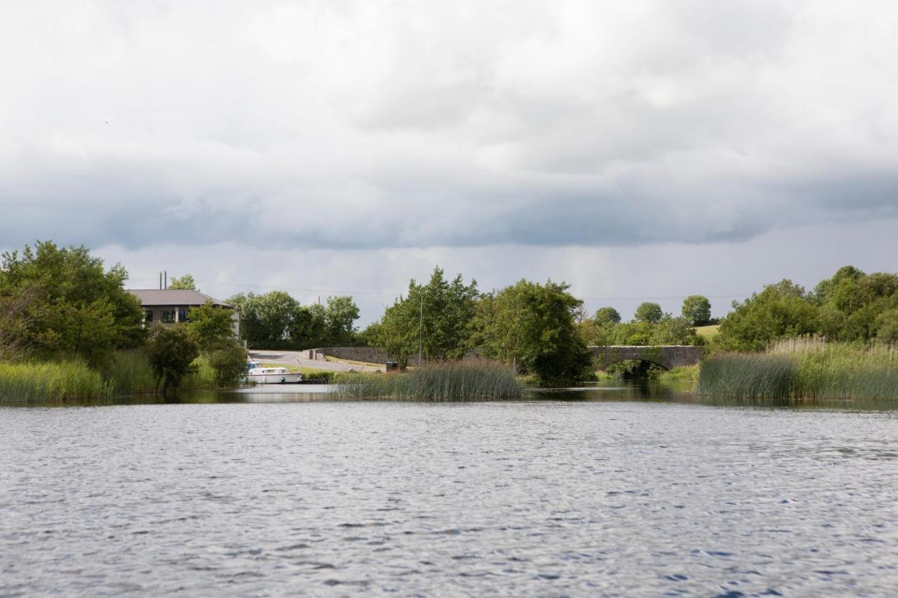 Villa Inviting 4-Bed House In Strokestown Exterior foto